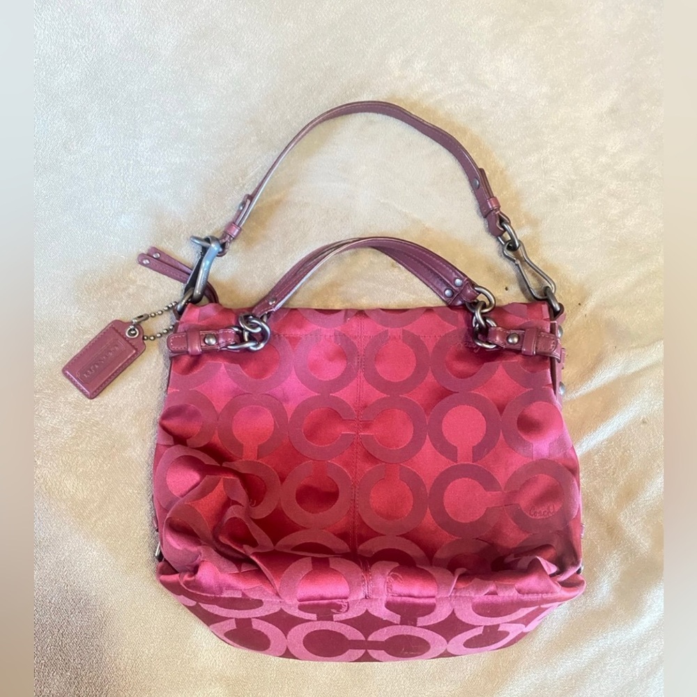Magenta pink Coach bag. Medium size. Bronze accents with leather tag